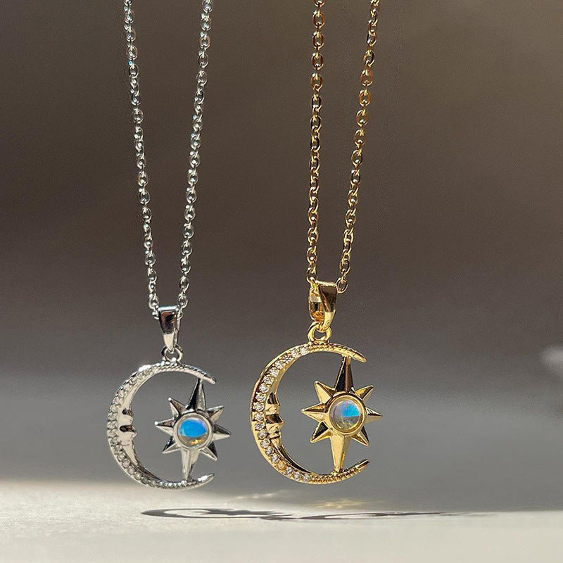 Diamond Moon Pendant Niche Necklace