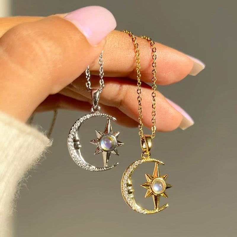 Diamond Moon Pendant Niche Necklace